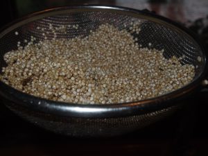 Asado de coles de Bruselas y quinoa