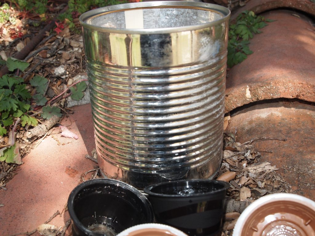 Semillero con latas
